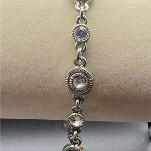 Chic Silver Bracelet with Crystal Details